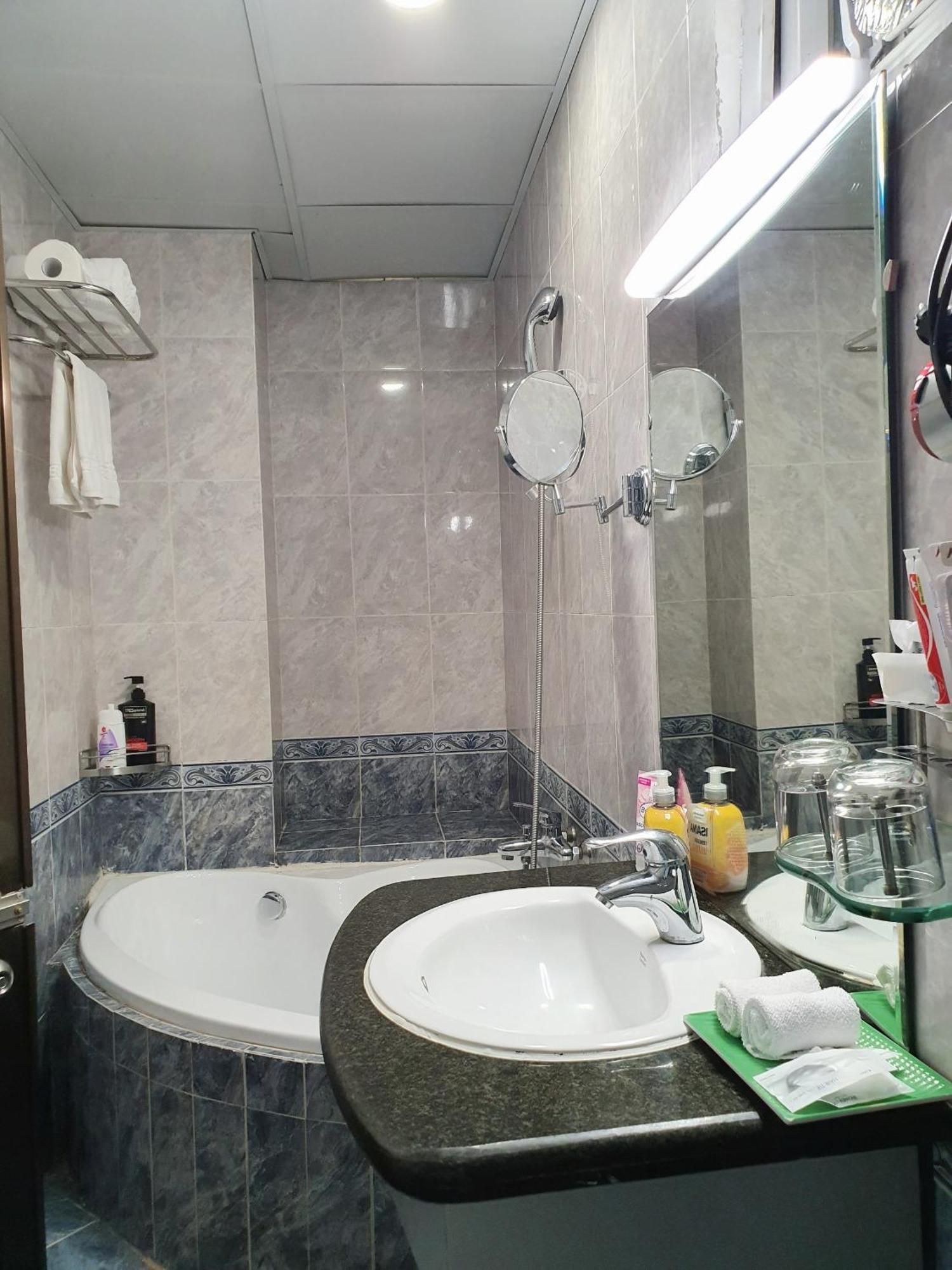 A25 Hotel - 22 Nguyen Cu Trinh Хошимин Екстериор снимка