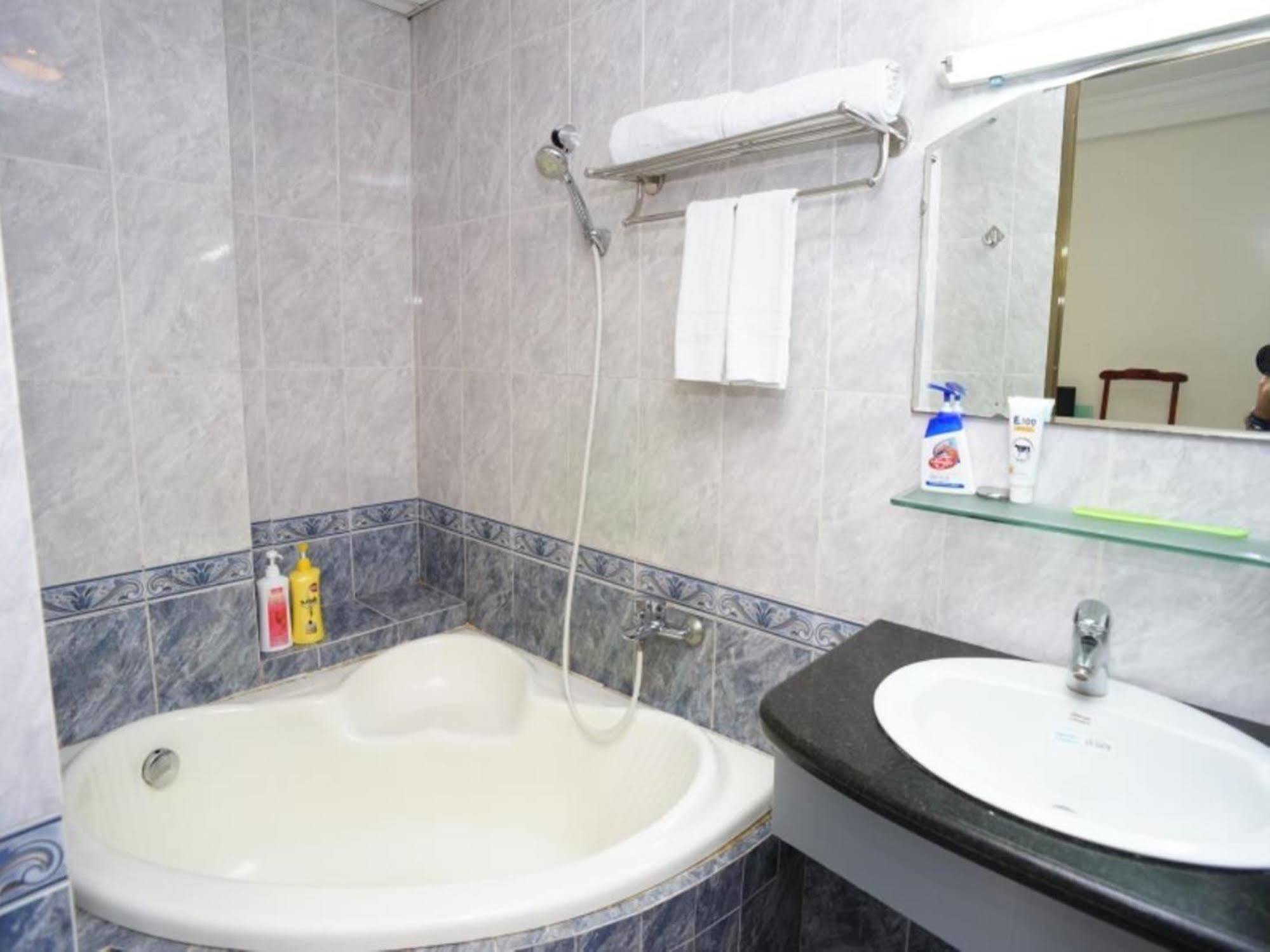 A25 Hotel - 22 Nguyen Cu Trinh Хошимин Екстериор снимка